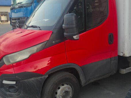2017 Iveco Daily, красный, 2000000 рублей, вид 3