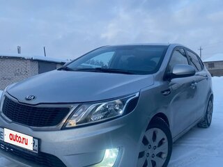2014 Kia Rio 6-speed III, серебристый, 1000000 рублей, вид 1
