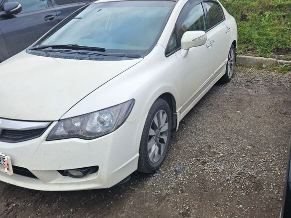 2010 Honda Civic Hybrid VIII Рестайлинг, белый, 700000 рублей - вид 1