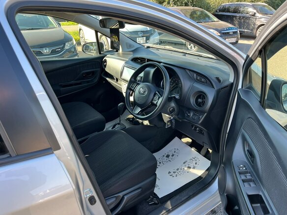 2018 Toyota Vitz III (XP130) Рестайлинг 2, серый - вид 14