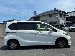 2016 Honda Freed I Рестайлинг 2, белый, 886000 рублей, вид 5