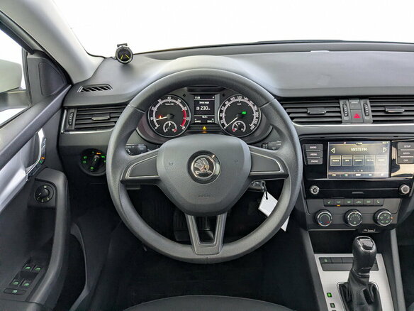 2019 Skoda Octavia III (A7) Рестайлинг, белый, 1790000 рублей - вид 20