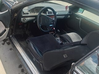 1995 Mercedes-Benz E-Класс 200 I (W124), чёрный, 1600000 рублей, вид 5