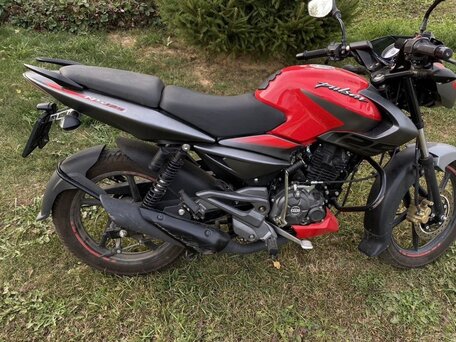 2023 Bajaj Pulsar 125, красный, 120000 рублей, вид 2