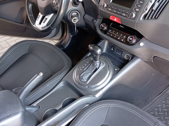 2010 Kia Sportage III, серебристый, 1500000 рублей - вид 8