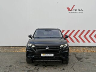 2018 Volkswagen Touareg III, коричневый, 3520000 рублей, вид 2