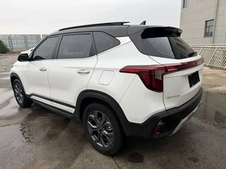 2023 Kia Seltos I Рестайлинг, белый, 1870000 рублей, вид 4