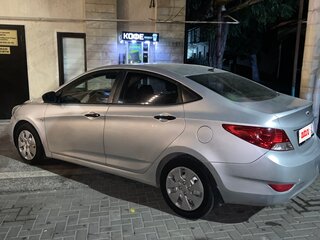 2014 Hyundai Solaris I, серебристый, 550000 рублей, вид 4