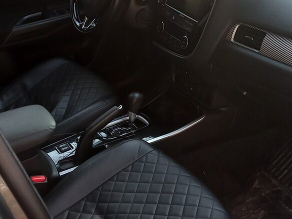 2018 Mitsubishi Outlander III Рестайлинг 2, серый, 1885000 рублей - вид 4