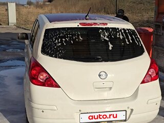 2013 Nissan Tiida I Рестайлинг, белый, 750000 рублей, вид 3