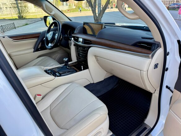 2016 Lexus LX 570 III Рестайлинг 2, белый, 7300000 рублей - вид 10