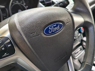 2015 Ford Fiesta Mk6 Рестайлинг, серебристый, 750000 рублей, вид 5