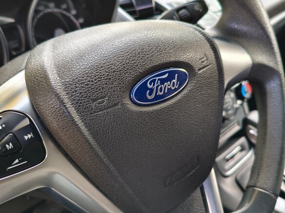 2015 Ford Fiesta Mk6 Рестайлинг, серебристый, 750000 рублей - вид 10