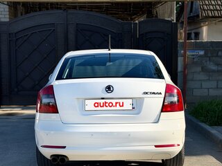2011 Skoda Octavia II (A5) Рестайлинг, белый, 800000 рублей, вид 3