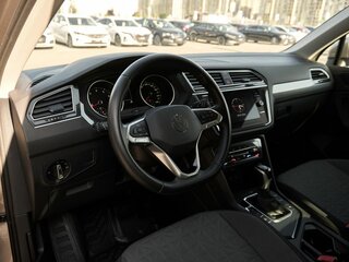 2021 Volkswagen Tiguan II Рестайлинг, коричневый, 2437000 рублей, вид 5