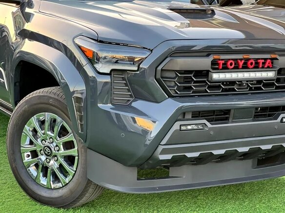 2024 Toyota Tacoma IV, чёрный - вид 11