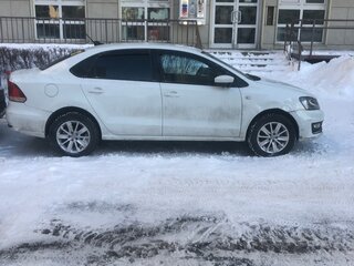 2017 Volkswagen Polo V Рестайлинг, белый, 585000 рублей, вид 3