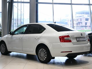 2017 Skoda Octavia III (A7) Рестайлинг, белый, 1395000 рублей, вид 4