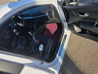 2021 Kia Rio IV Рестайлинг, белый, 850000 рублей, вид 4