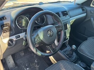 2011 Skoda Yeti I, серый, 610000 рублей, вид 5