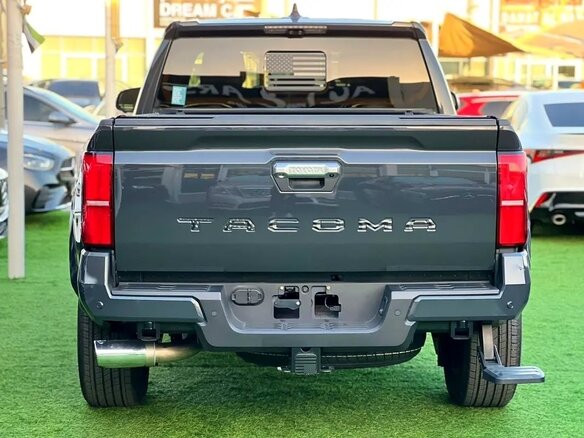 2024 Toyota Tacoma IV, чёрный - вид 3