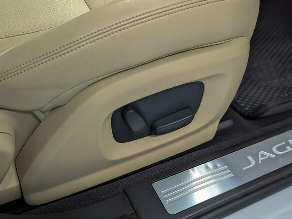 2014 Jaguar XF I Рестайлинг, белый, 1350000 рублей - вид 34