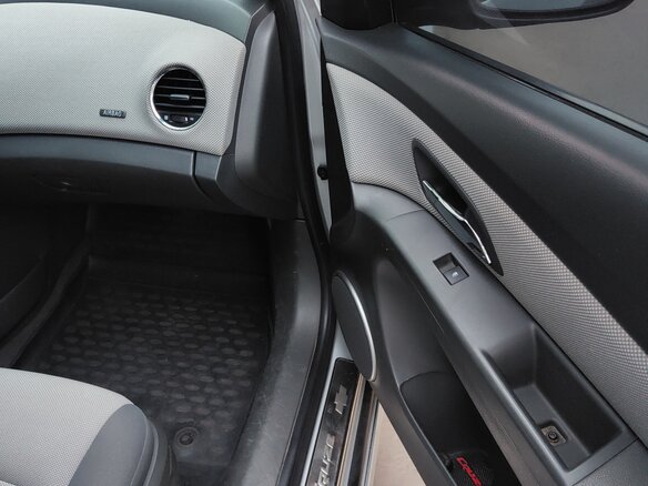 2010 Chevrolet Cruze I, серебристый, 666000 рублей - вид 13