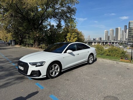 2022 Audi A8 55 TFSI IV (D5) Рестайлинг, белый, 9650000 рублей, вид 4