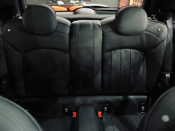 2023 Mini Hatch Cooper S III (F55/F56) Рестайлинг 2, чёрный - вид 18