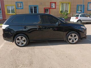 2014 Mitsubishi Outlander III, чёрный, 1400000 рублей, вид 4