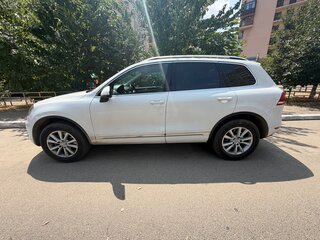 2012 Volkswagen Touareg II, белый, 2050000 рублей, вид 4