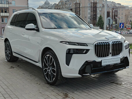 2025 BMW X7 40i I (G07) Рестайлинг, белый, 14500000 рублей, вид 3