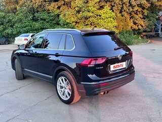 2019 Volkswagen Tiguan II, чёрный, 2500000 рублей, вид 4