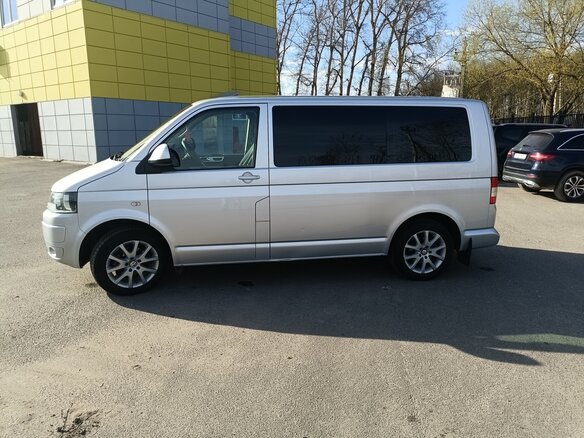 2010 Volkswagen Multivan T5 Рестайлинг, серебристый, 2600000 рублей - вид 21