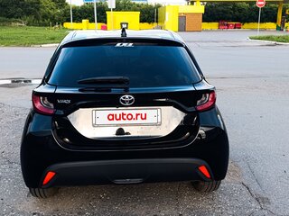2020 Toyota Yaris IV, чёрный, 1200000 рублей, вид 3
