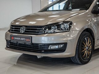 2016 Volkswagen Polo V Рестайлинг, бежевый, 900000 рублей, вид 3