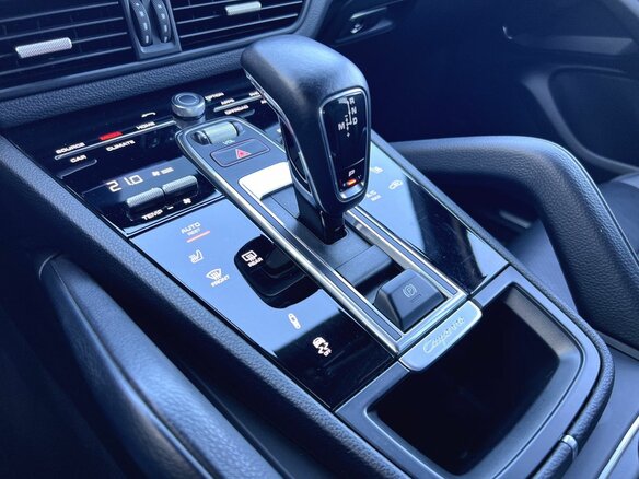 2021 Porsche Cayenne III, серый, 7750000 рублей - вид 28