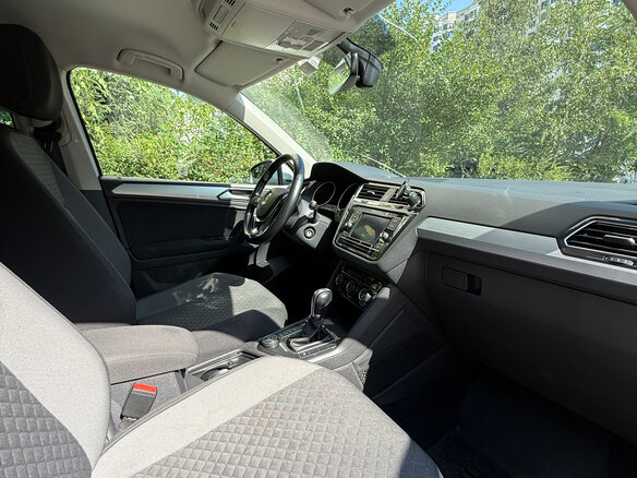 2017 Volkswagen Tiguan II, белый - вид 11