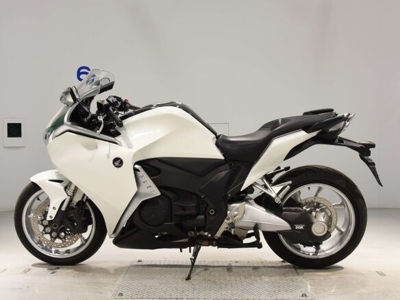 2010 Honda VFR 1200, белый - вид 2