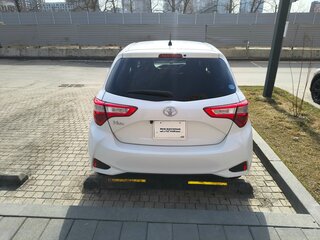 2017 Toyota Vitz III (XP130) Рестайлинг 2, белый, 950000 рублей, вид 5