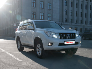 2013 Toyota Land Cruiser Prado 4-speed 150 Series Рестайлинг 1, белый, 3600000 рублей, вид 3