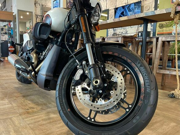 2018 Harley-Davidson FXDR 114, белый, 2300000 рублей - вид 16