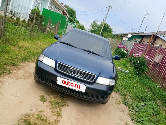 1996 Audi A4 I (B5), синий