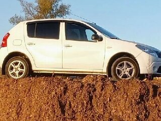2011 Renault Sandero I, белый, 500000 рублей, вид 4