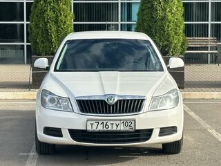 2011 Skoda Octavia II (A5) Рестайлинг, белый, 679000 рублей, вид 2