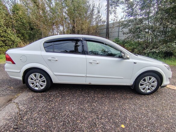 2012 Opel Astra H Рестайлинг, белый, 480000 рублей - вид 3