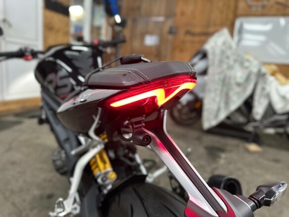 2021 Triumph Speed Triple, чёрный, 1390000 рублей - вид 26