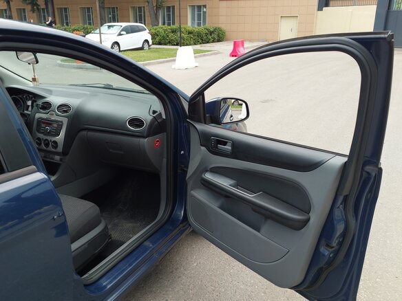 2011 Ford Focus II Рестайлинг, синий - вид 12