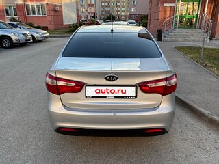 2012 Kia Rio 4-speed III, серебристый, 890000 рублей, вид 4