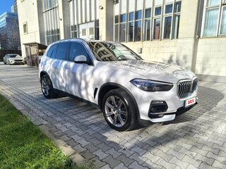 2019 BMW X5 30d IV (G05/G18), белый, 4750000 рублей, вид 3